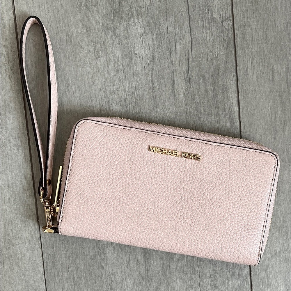 NWOT Michael Kors Pale Pink Gold Accents Wristlet Wallet Detachable Wrist Strap